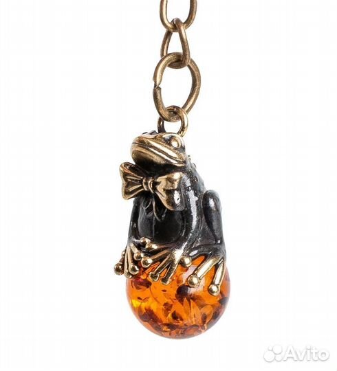 Брелок Лягушка на шарике с бантиком (латунь, янтарь) A2087703
