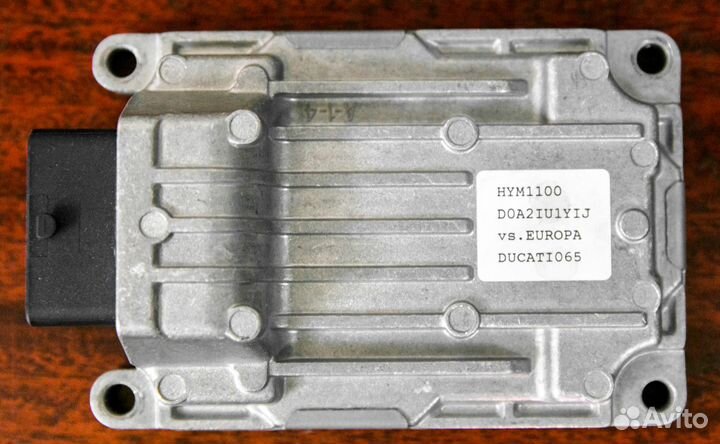 Ducati Hypermotard 1100, Monster 696