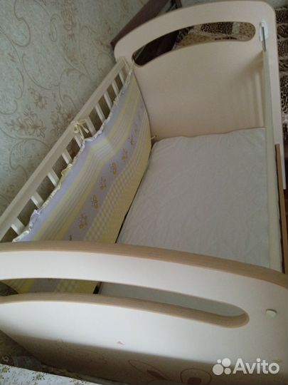 Детская кроватка с матрацем