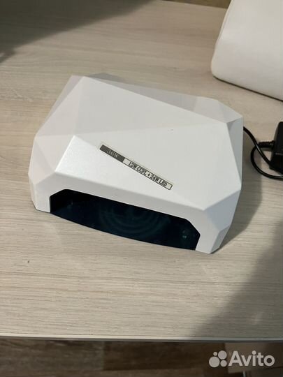 Маникюрный стол