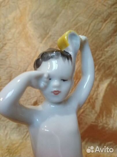 Утро - мальчик с кружкой 