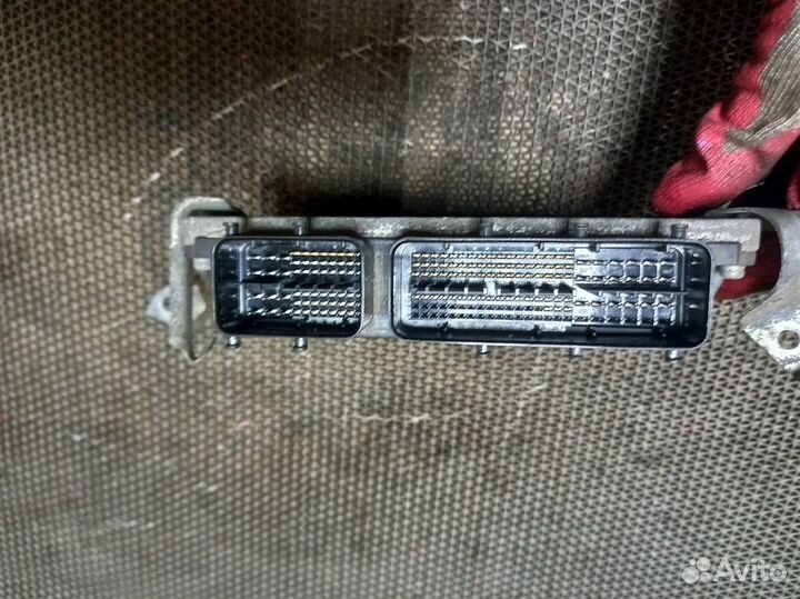 Блок управления двс toyota auris ZRE151