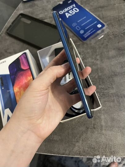 Samsung Galaxy A50, 4/64 ГБ