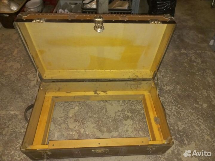 Сундук старинный