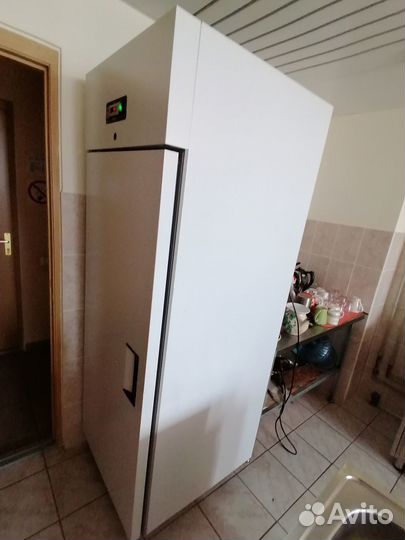 Холодильный шкаф Desmon