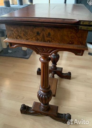 Антикварный столик