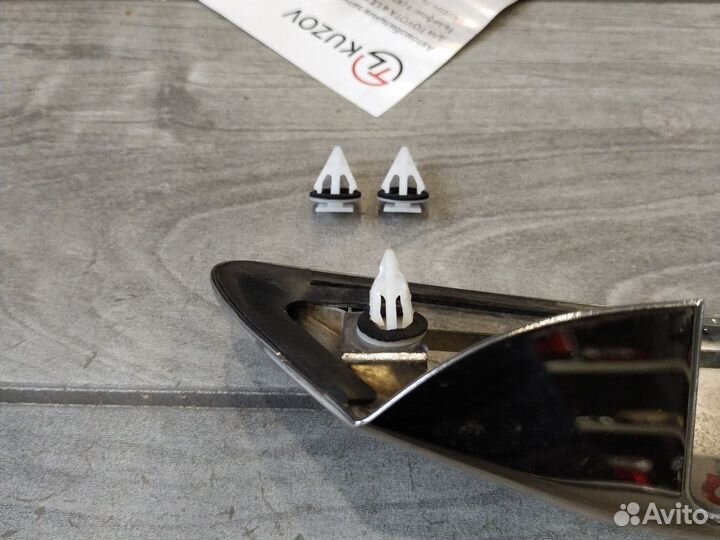 Клипса молдинга багажника Lexus RX 2009-2015