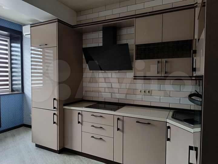 2-к. квартира, 72,2 м², 8/13 эт.