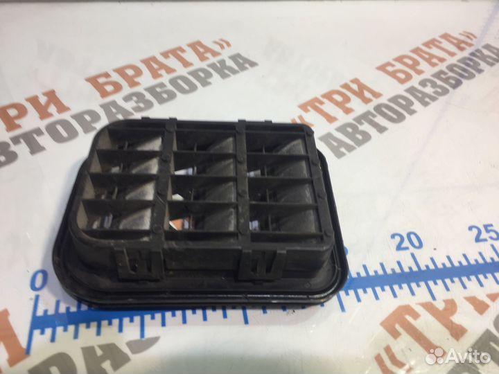 Шкода Октавия Решетка вентиляции кузова