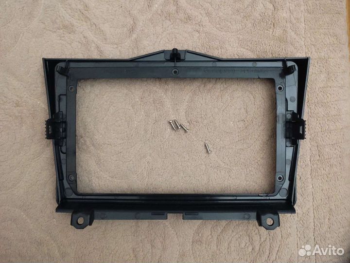 Рамка для магнитолы granta cross 2018-2019