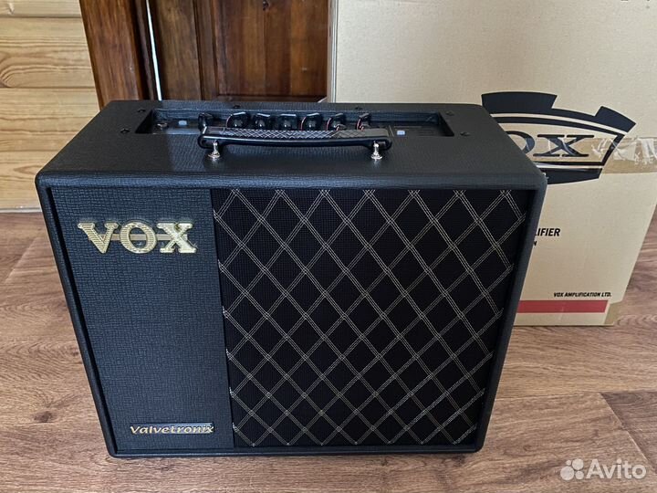 Моделирующий комбоусилитель для гитары VOX VT40X