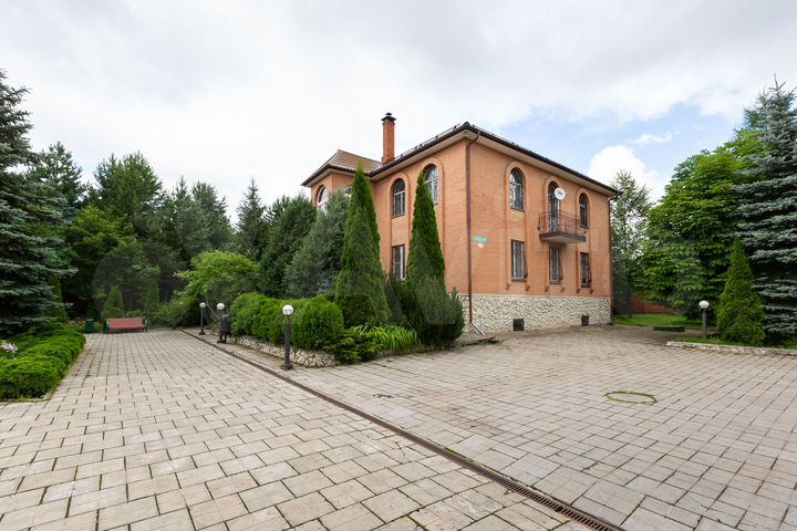 Коттедж 450 м² на участке 46 сот.
