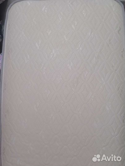 Детская кроватка с матрасом