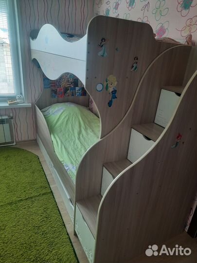 Кровать двухьярусная