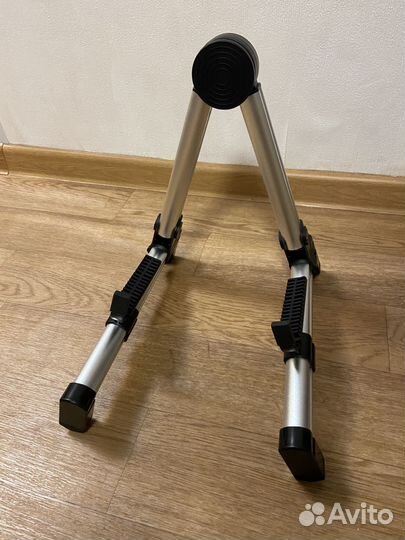 Подставка для гитары/ укулеле