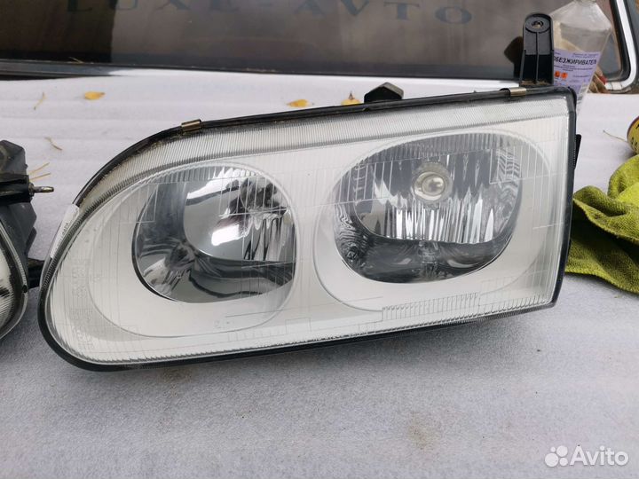 Фары Mitsubishi Delica Space Gear PB5W