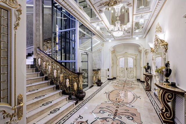Дом 2500 м² на участке 77 сот.