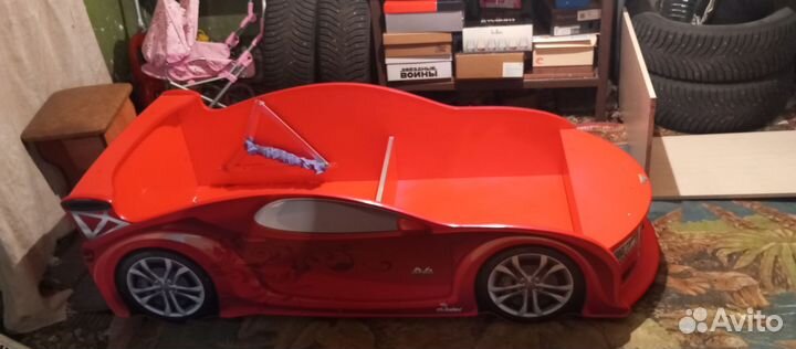 Детская кровать машина