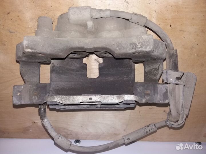 Суппорт передний левый Mercedes-Benz W166