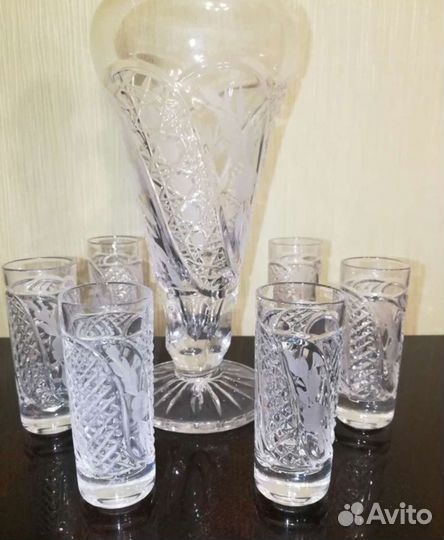 Графин хрустальный со стопками, очень изящный