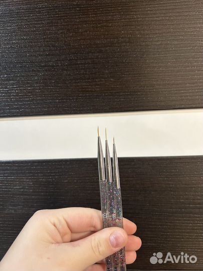 Тонкие кисти для маникюра