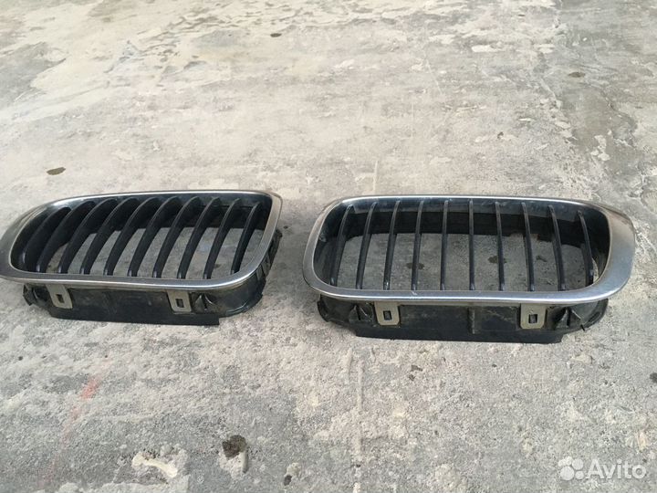 Решетки для бмв-3 1999г. Оригиналы Б/у. В хорошем