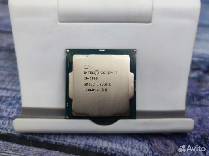 Процессор Intel Core i3 7100