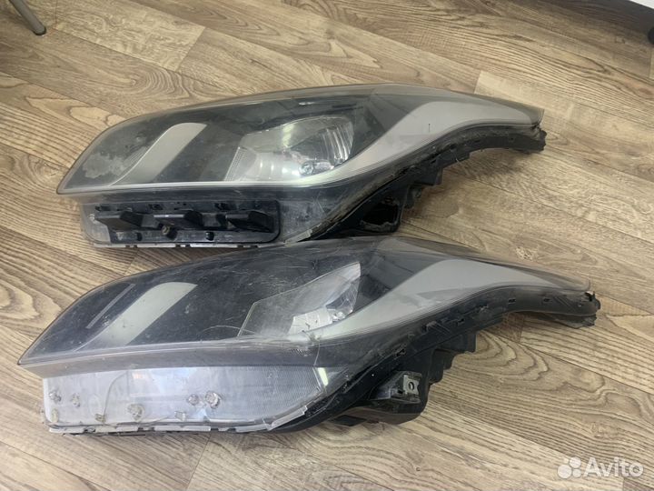 Фары передние левая kia rio 4 Mobis LH