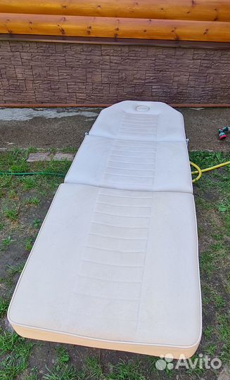 Продаются 2 зеркала и косметическое кресло