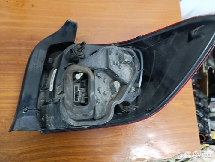 Задний левый фонарь renault logan 2
