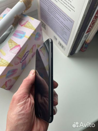 iPhone 8, 64 ГБ