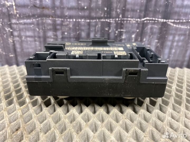 Блок управления дверьми передний левый Audi Q5 8R