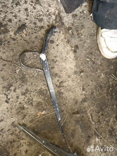 Поводок дворника Toyota Corolla AE100