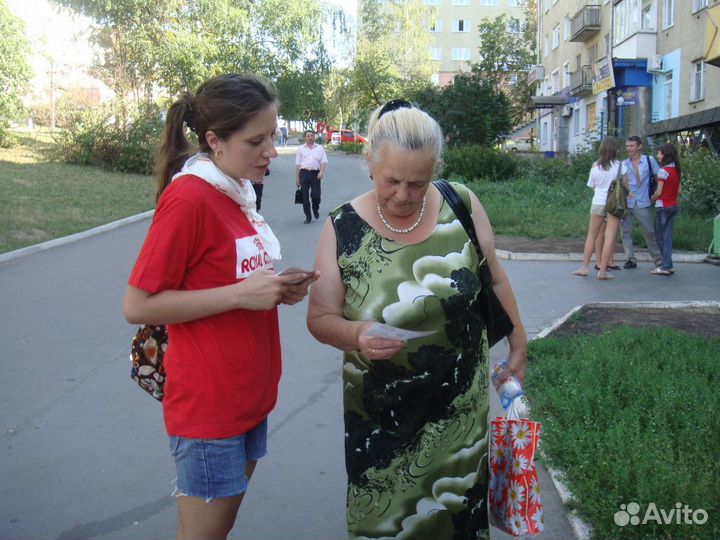 Промоутеры, громкоговоритель, раскладка листовок