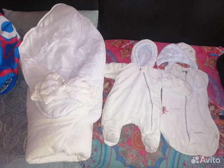 Уголок с комплектом на выписку для девочки