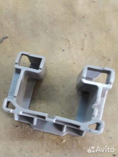 12-17 мазда 6 крепление форсунки левое mazda 6