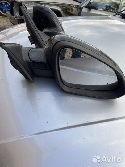 Боковое зеркало