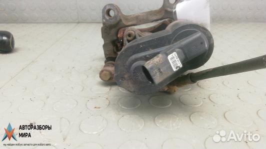 Суппорт задний левый Volkswagen Passat B7 2012