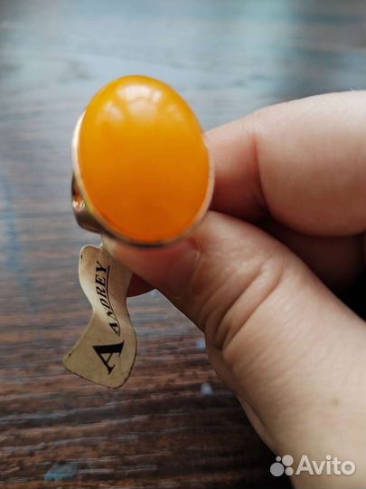 Кольцо с янтарем