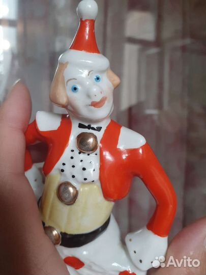 Статуэтка фарфоровая СССР коллекционная Клоун