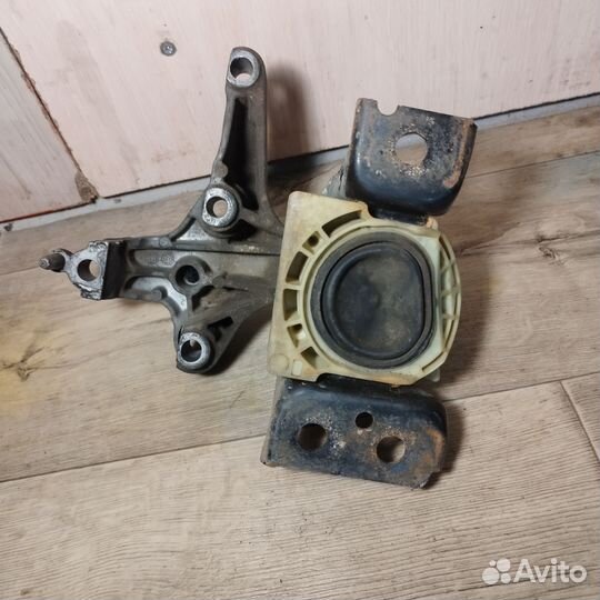 Опора двигателя Renault Duster 1.5 K9K