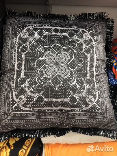 Подушки брендовые бархатные для мебели 50/50