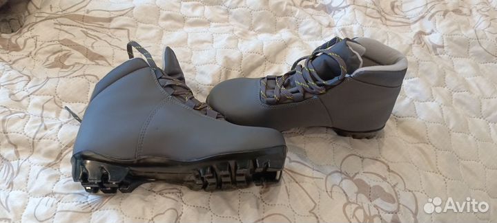 Ботинки лыжные новые NNN 32, 34