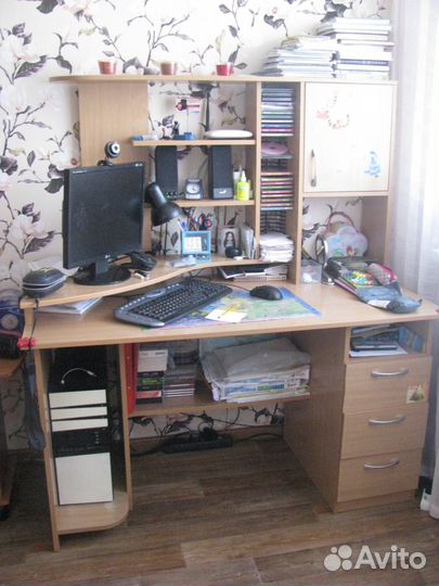 Стол компьютерный