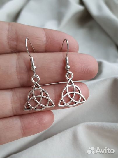 Серьги Трикветр узел новые
