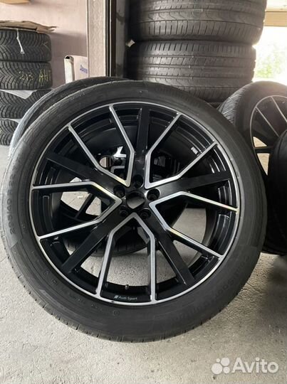 Оригинальные колеса на Audi Q8 / SQ8 R22