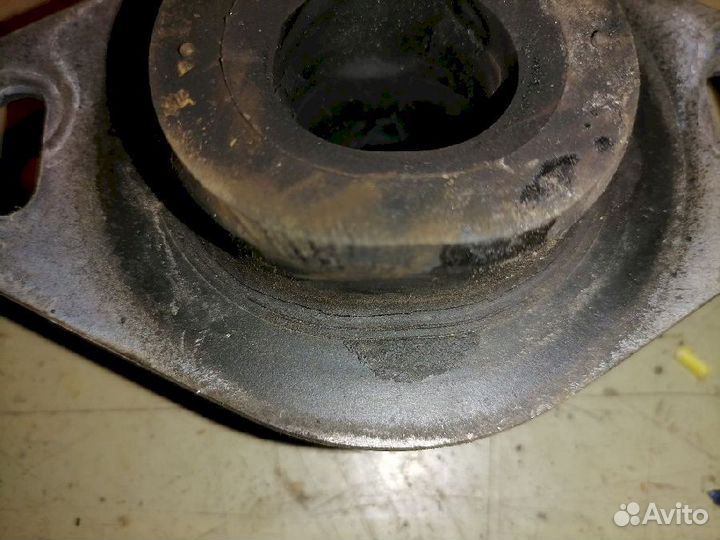 Опора двигателя (подушка двс) левая 1844 68 Peugeo