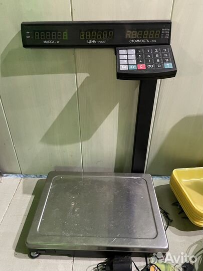 Бензопила, стол, весы