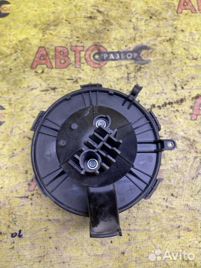 Мотор печки Opel Zafira Z18XER 2013