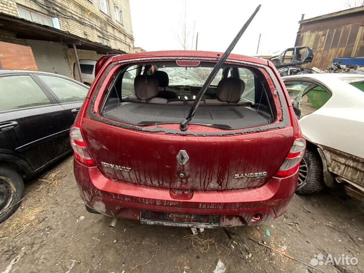 Задняя часть renault sandero 1